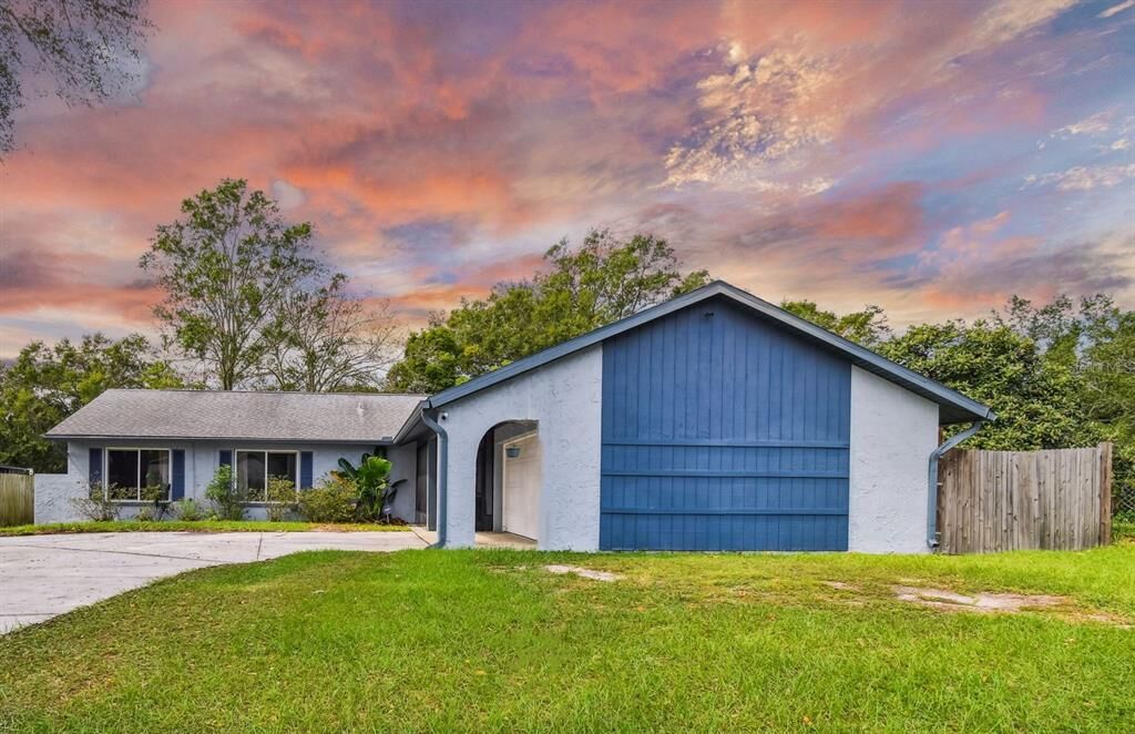 Property Photo:  506 Hilldale Road  FL 33510 