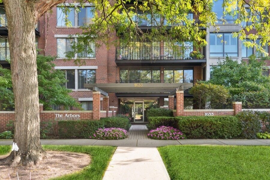 Property Photo:  1633 2nd Street 202  IL 60035 