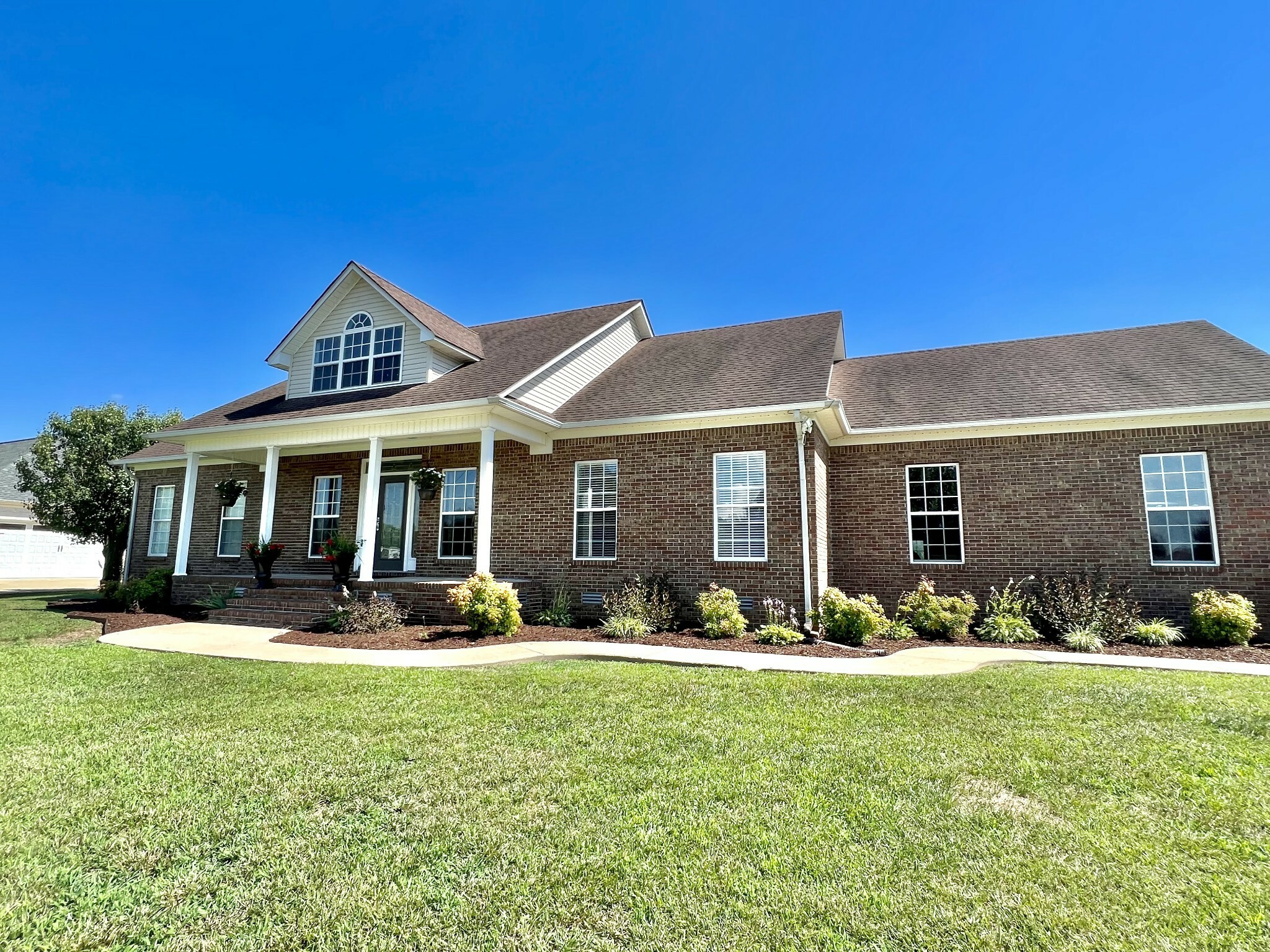 Property Photo:  383 Taylor Cir E  TN 38456 