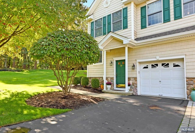 Property Photo:  19 Woods Edge Road  NJ 07675 