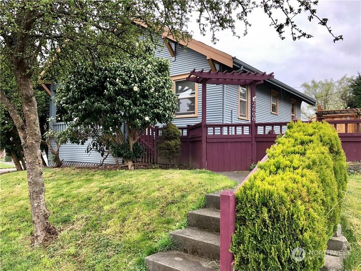 Property Photo:  2608 23rd Street  WA 98201 