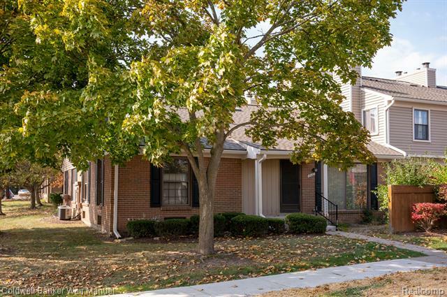 Property Photo: 40007 Crosswinds MI 48375