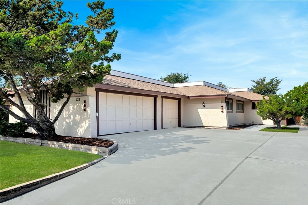 Property Photo:  731 E Fairway Drive  CA 92866 