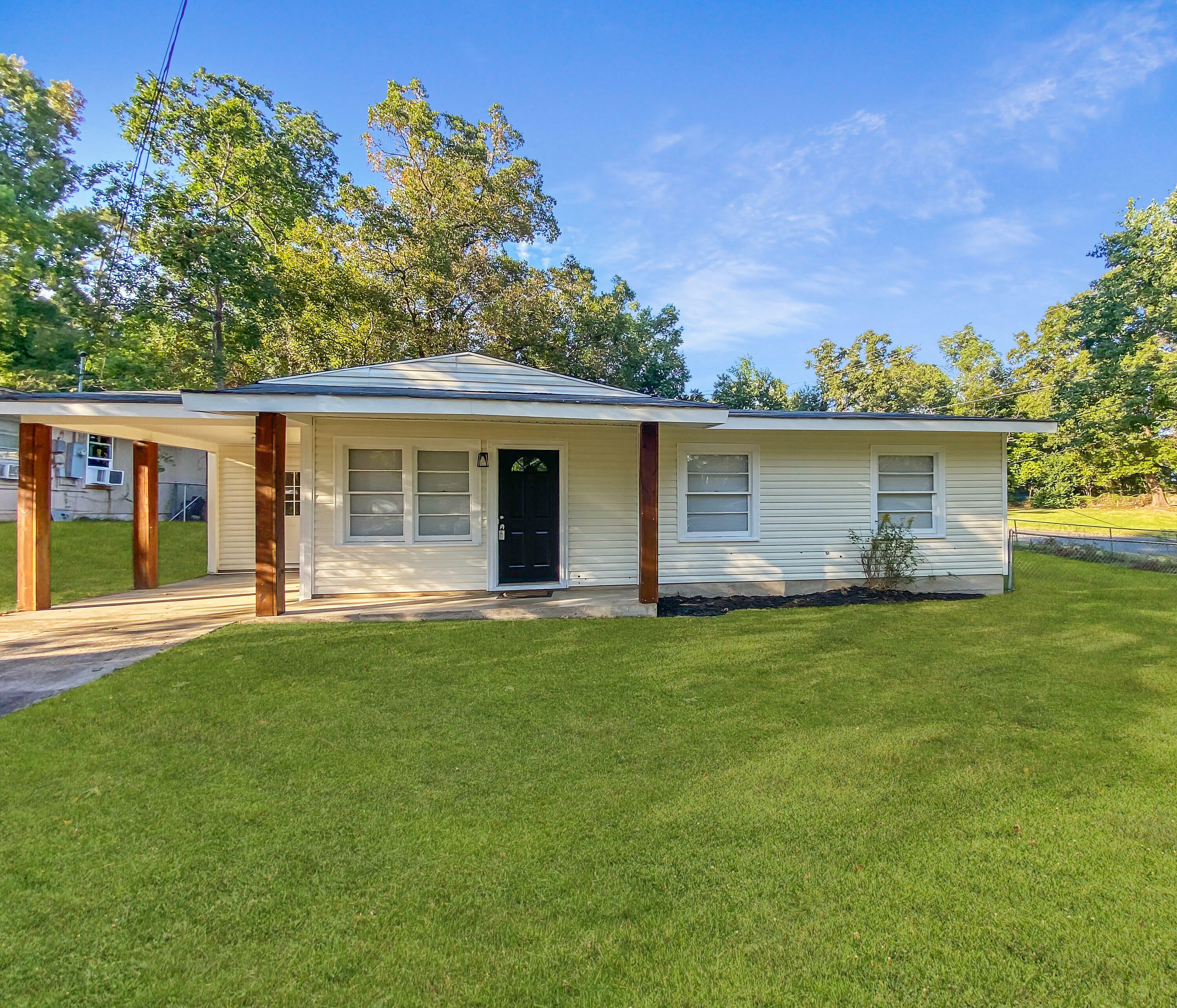 Property Photo:  1314 Oak Dr  LA 71446 