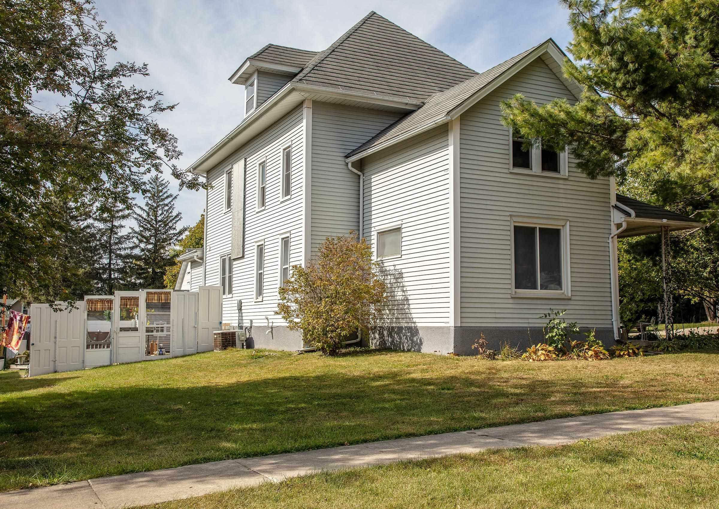 Property Photo:  201 NW 2nd Avenue  IA 50676 