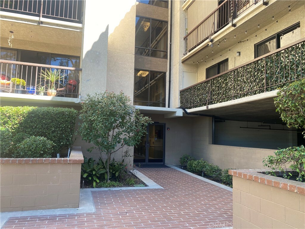 Property Photo:  13550 Del Monte Drive 126C  CA 90740 