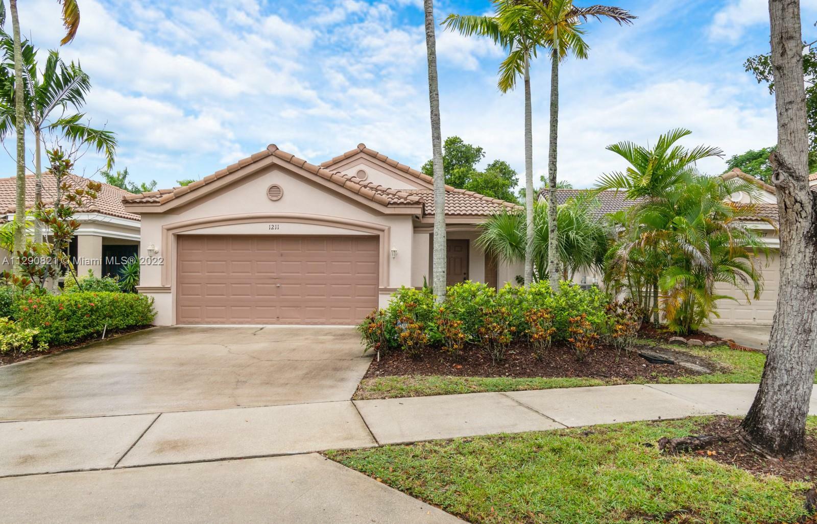 Property Photo:  1211 Golden Cane Dr  FL 33327 