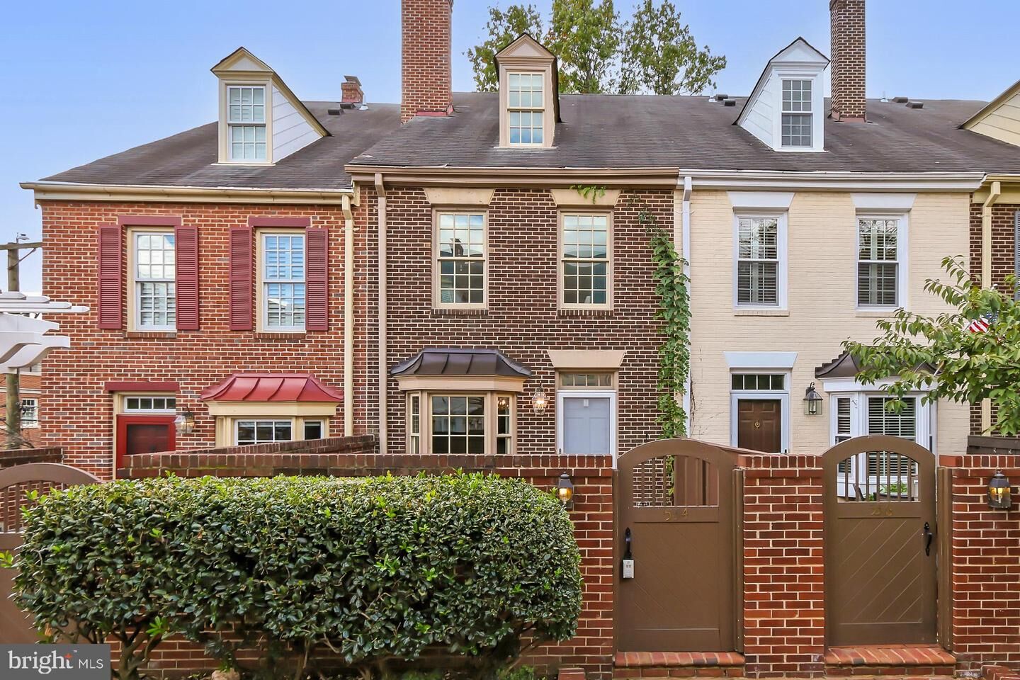 Property Photo:  554 N Saint Asaph Street  VA 22314 