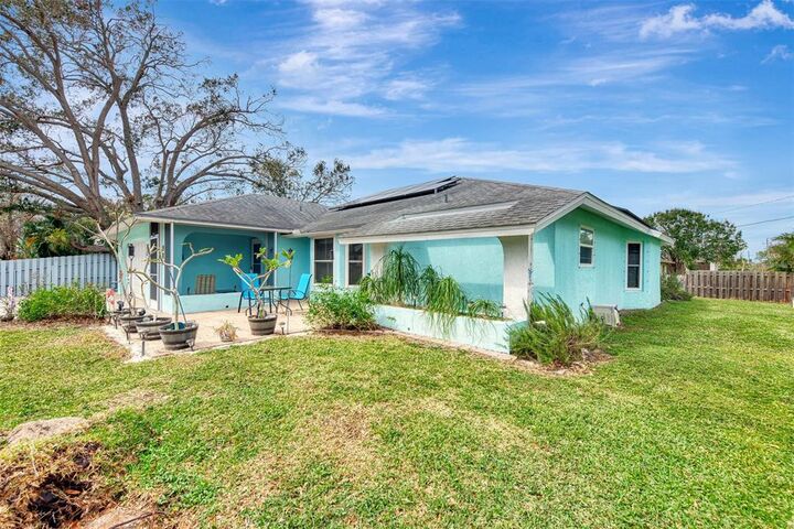 Property Photo:  889 Constance Road  FL 34293 