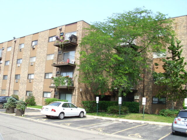 8974 N Western Avenue 114  Des Plaines IL 60016 photo