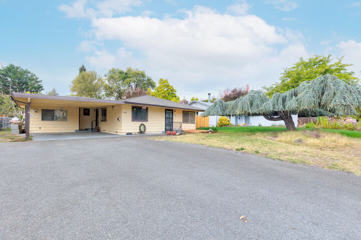 1386 NW Conklin Avenue  Grants Pass OR 97526 photo