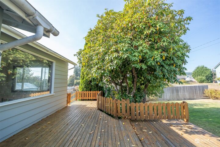 Property Photo: 505 E Broadway Avenue WA 98563