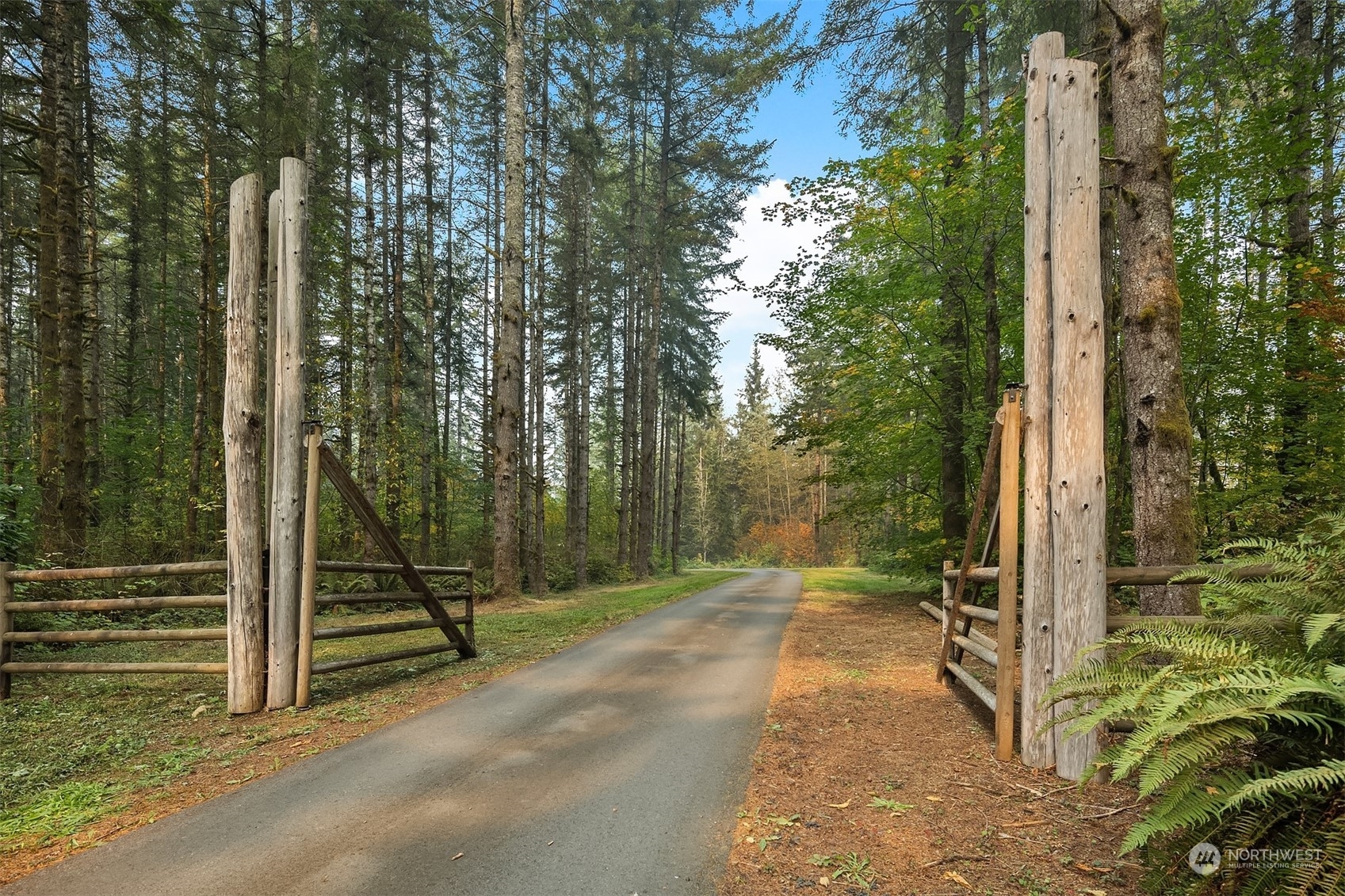 Property Photo:  13050 Moss Creek Lane NE  WA 98014 