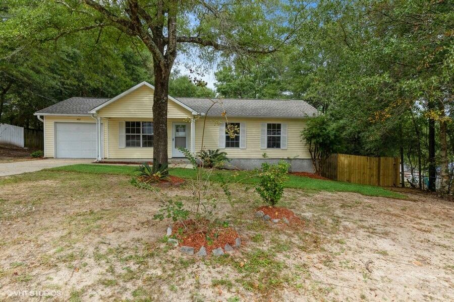 Property Photo:  442 Panagra Lane  FL 32536 