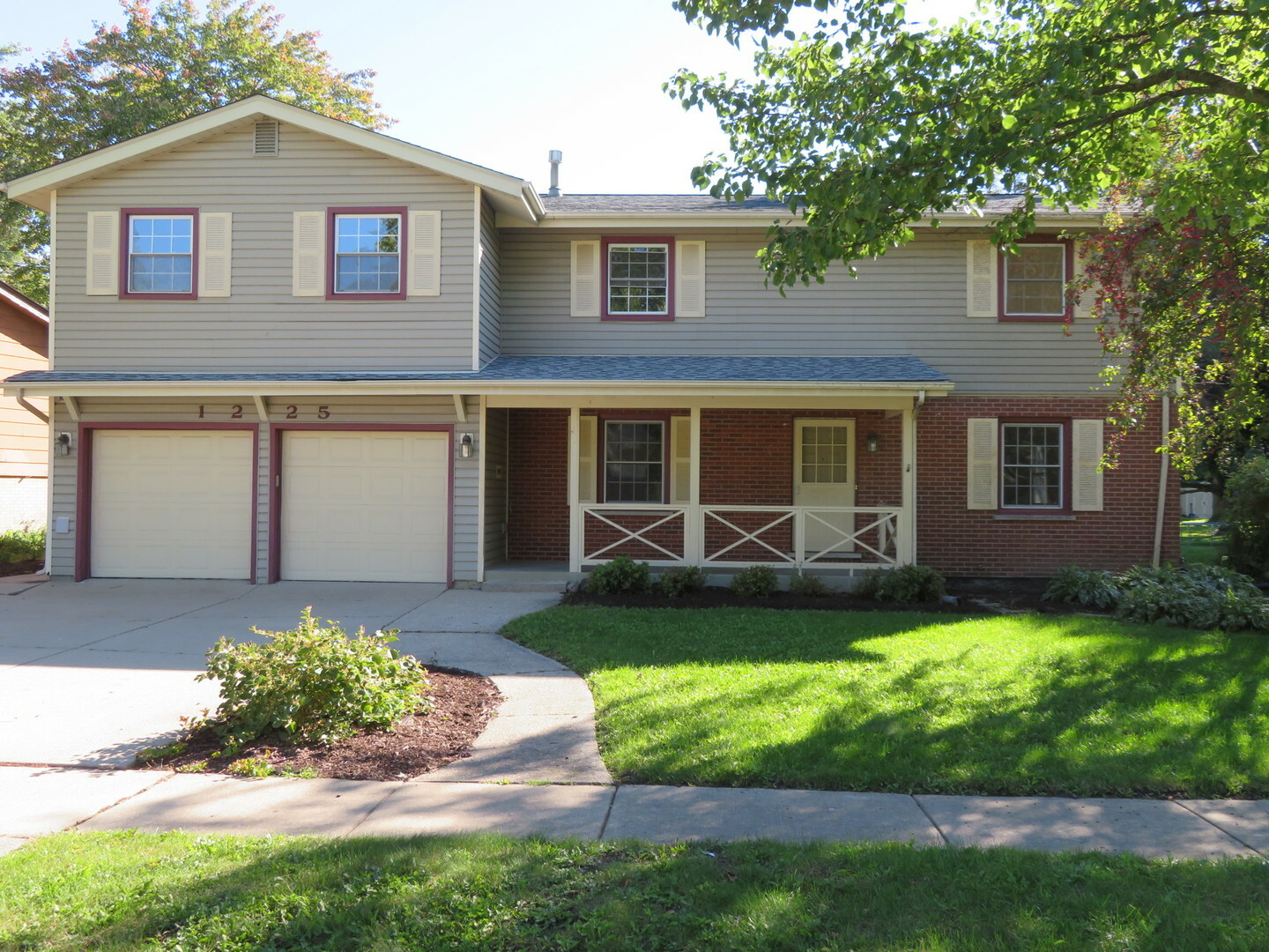 Property Photo: 1225 Blackhawk Drive IL 60120
