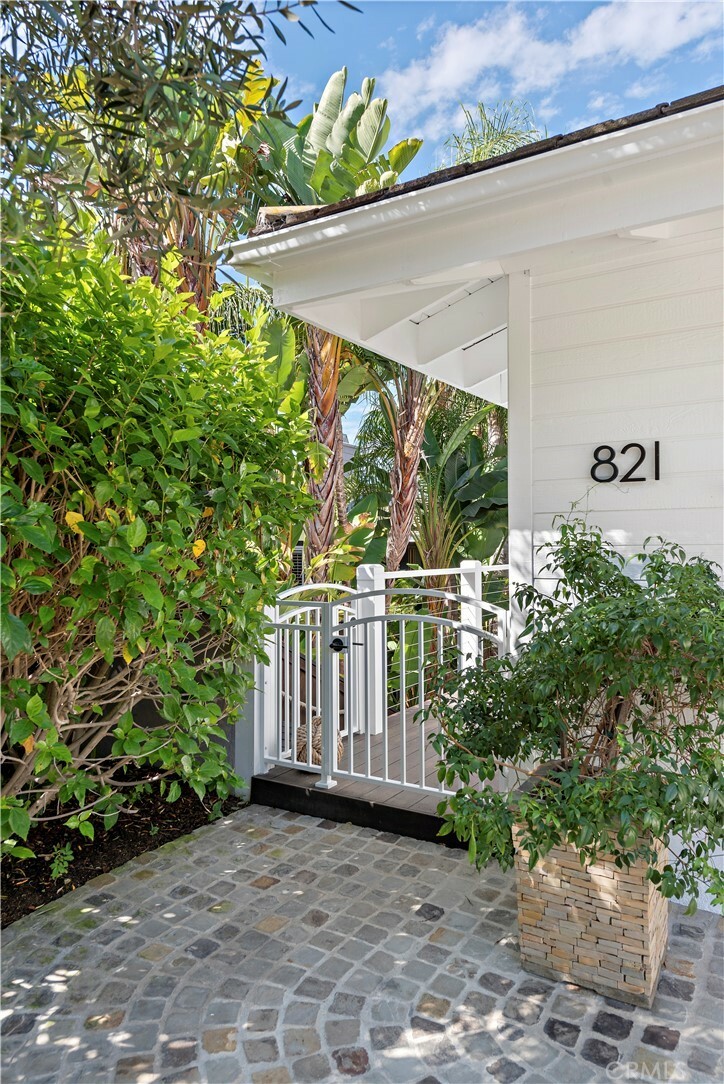 Property Photo: 821 Hibiscus Court CA 92625