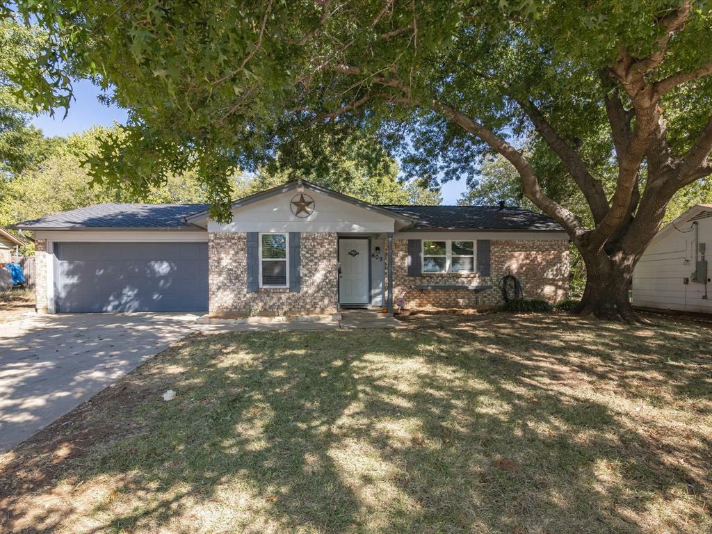 Property Photo:  609 Smith Avenue  TX 76036 