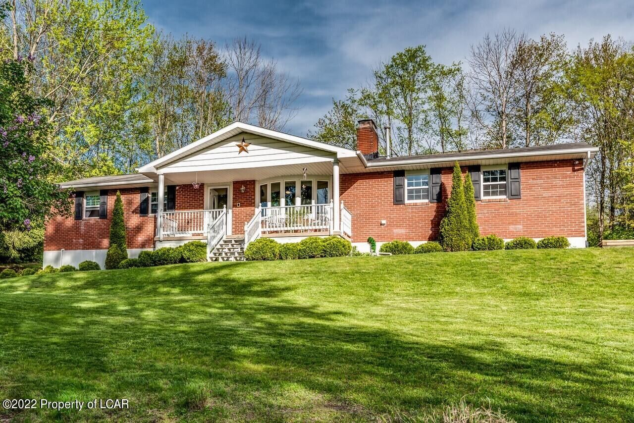 Property Photo: 17 Washington Street PA 18612