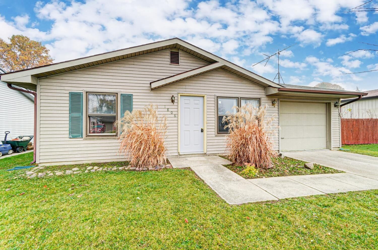 Property Photo:  1806 Dallas Street  IN 46706-3468