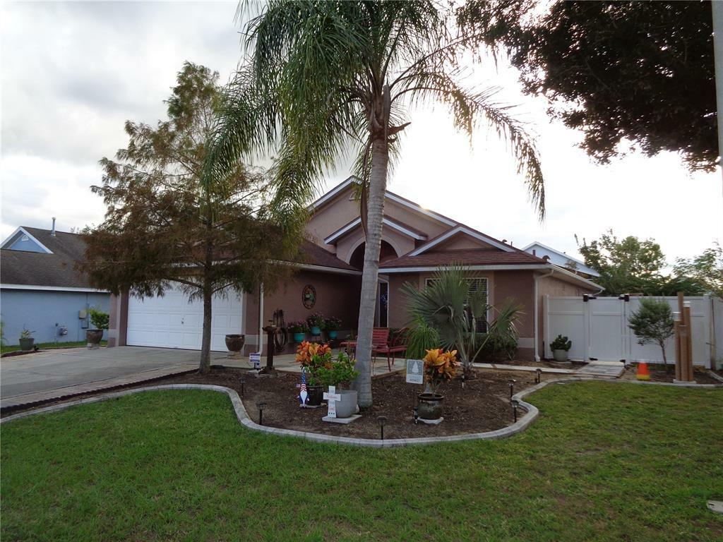 Property Photo:  518 Burgoyne Loop  FL 33897 