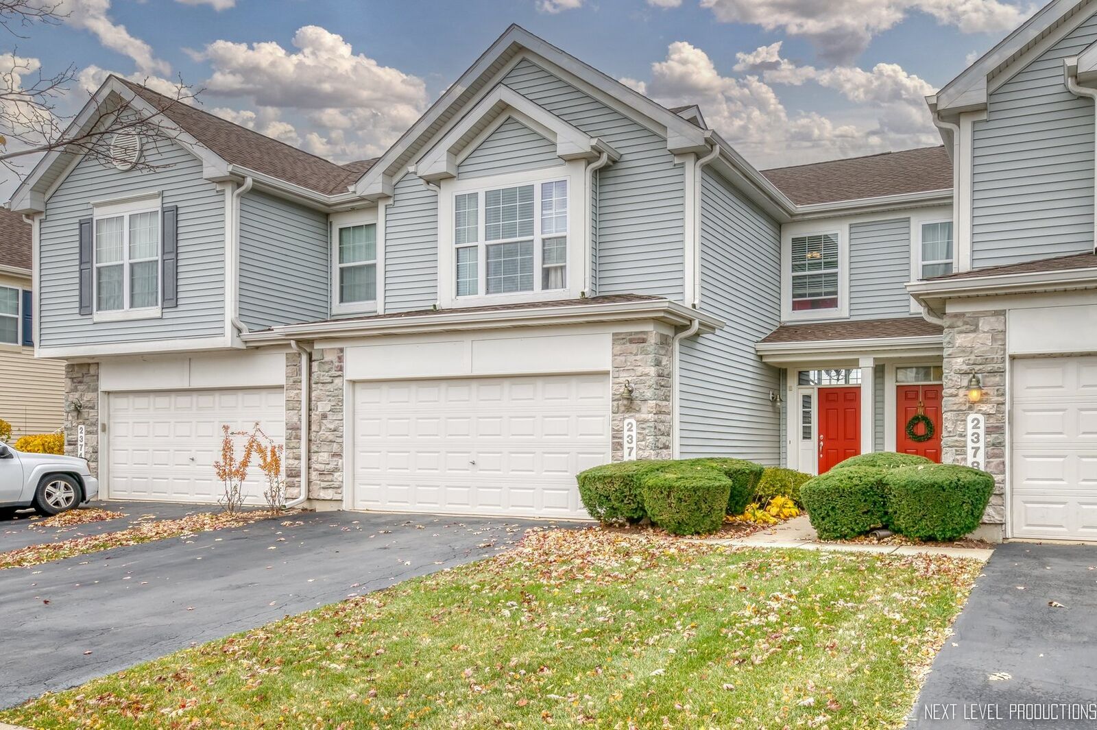 Property Photo: 2376 Georgetown Circle IL 60503