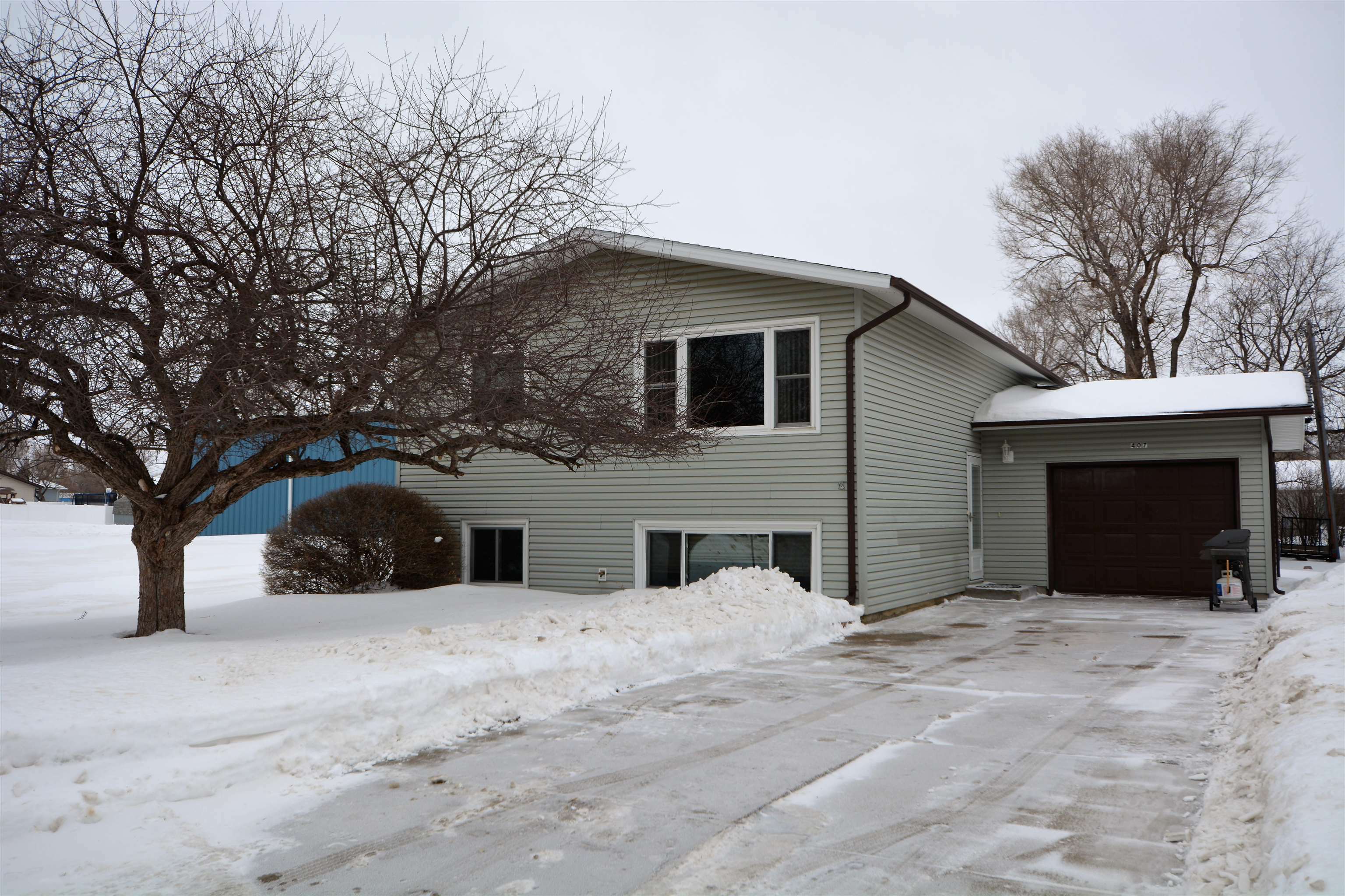 Property Photo:  407 Ave A  ND 58722 