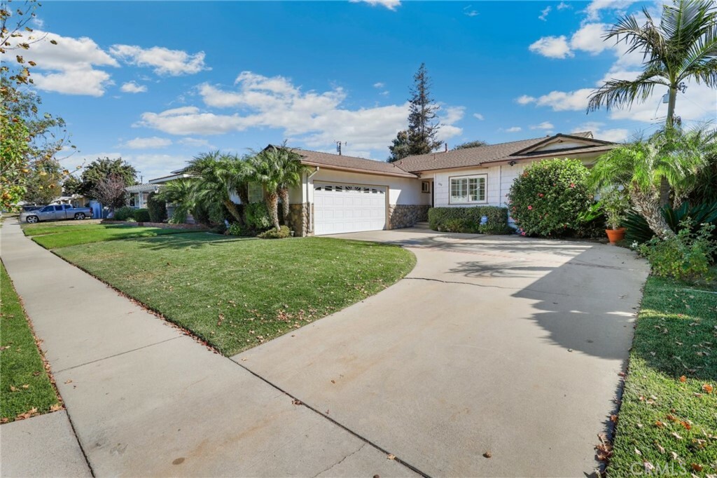 Property Photo:  650 Kinley Street  CA 90631 