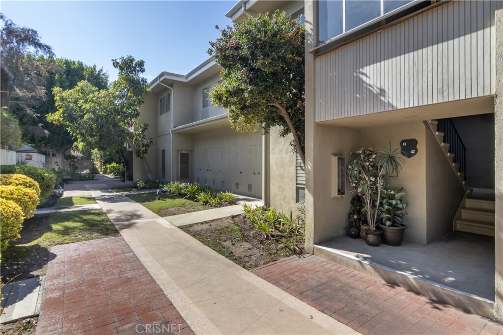 Property Photo:  4353 Colfax Avenue 41  CA 91604 