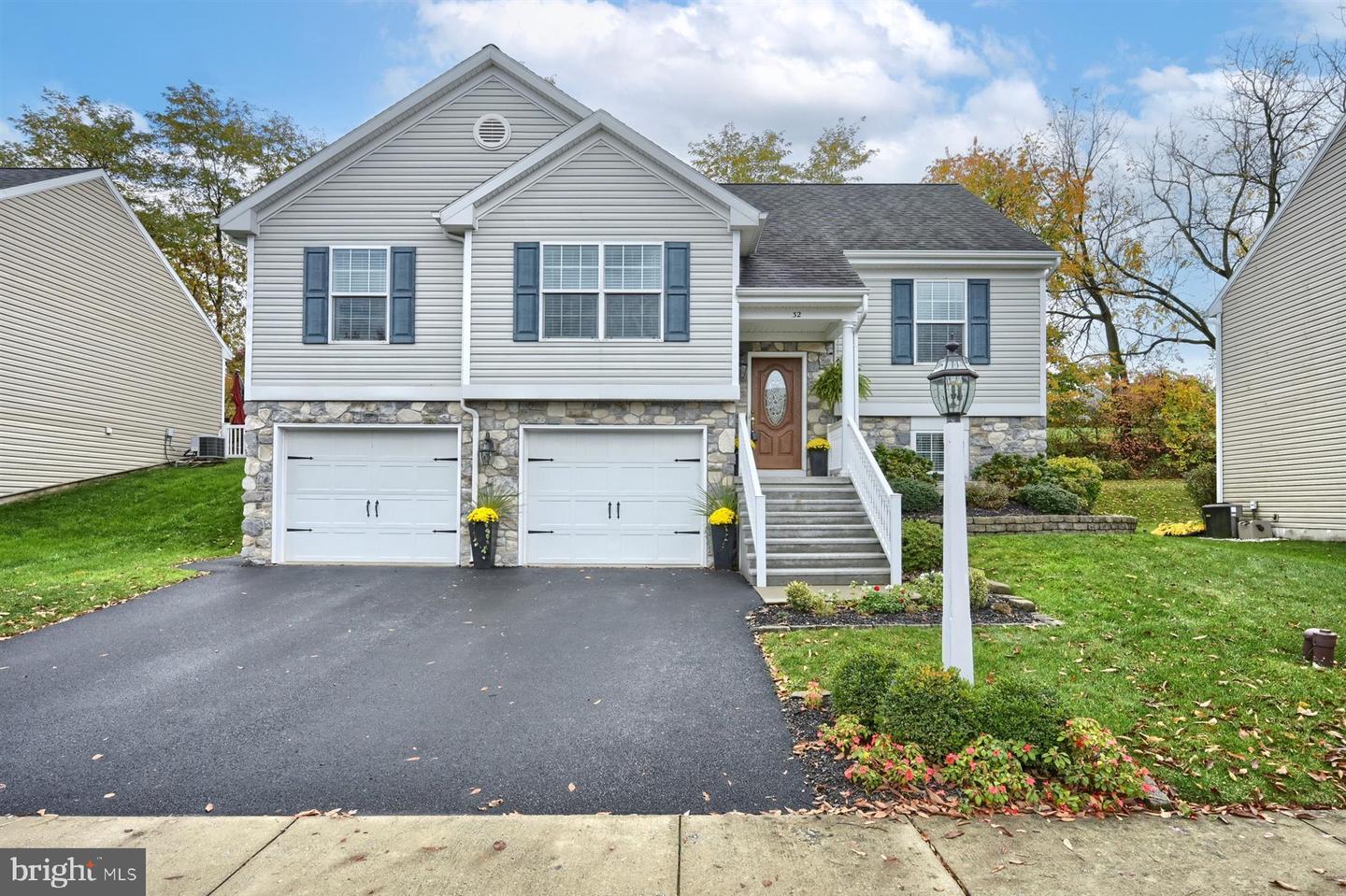 Property Photo: 32 Creekside Drive PA 17602