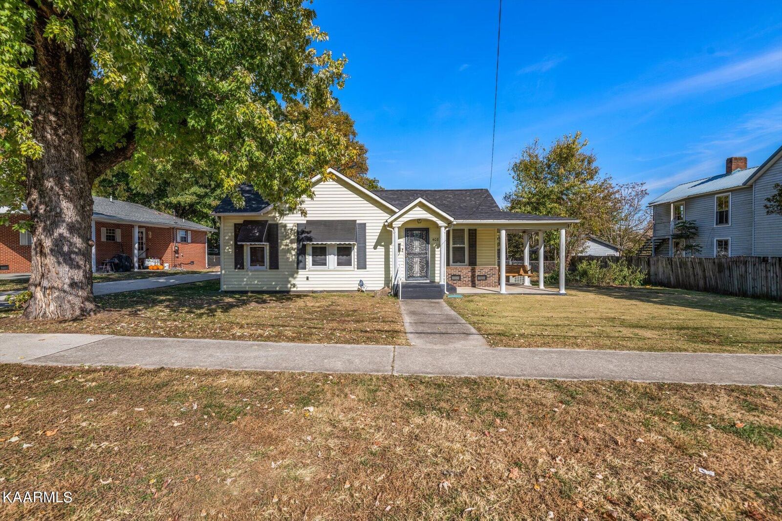 Property Photo: 408 W Rockwood St TN 37854