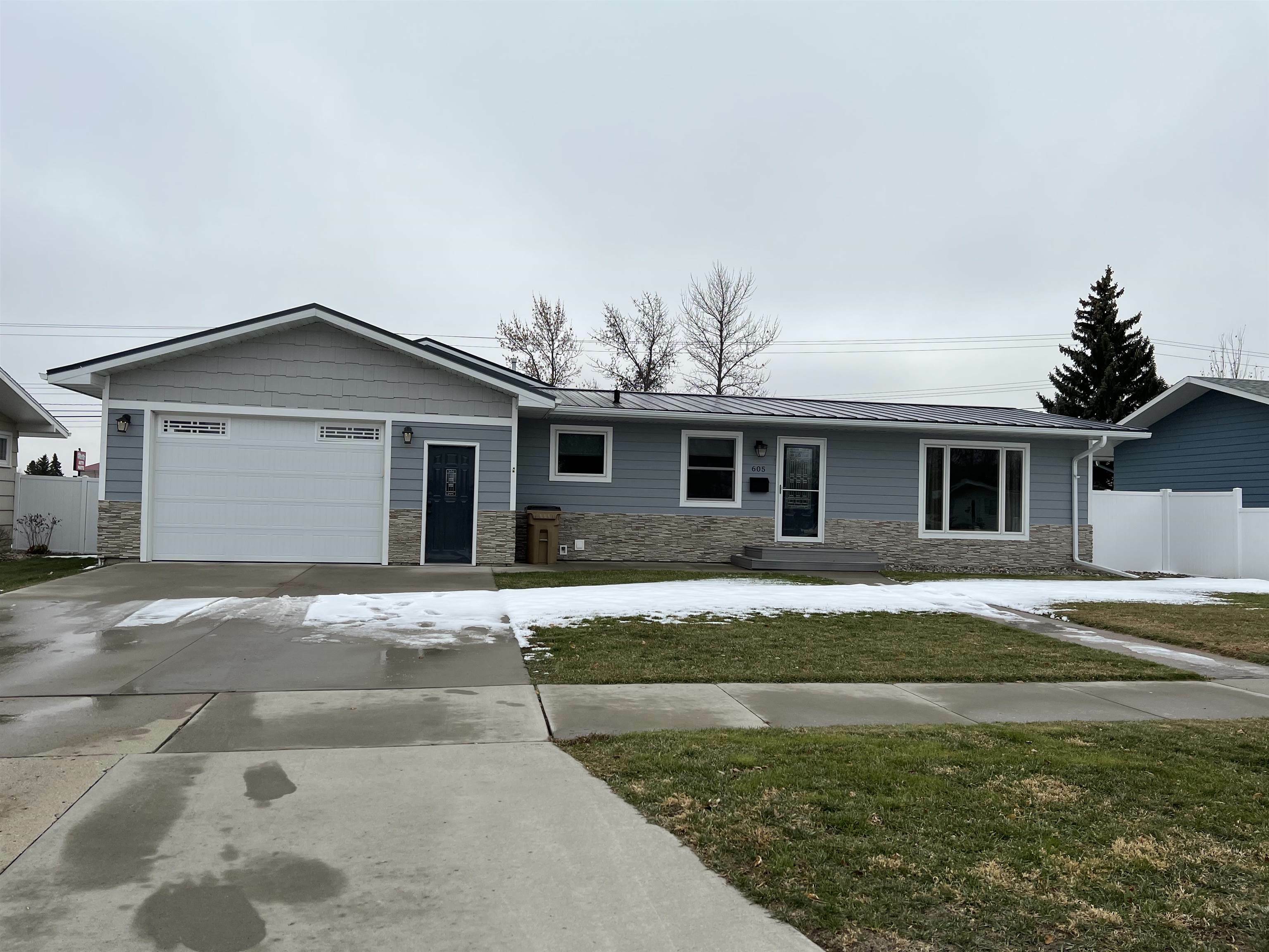 Property Photo:  605 19th Ave SW  ND 58701 