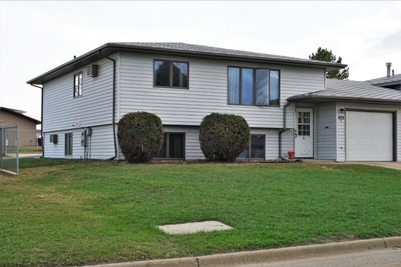 Property Photo:  425 28th Ave Apt D  ND 58701 