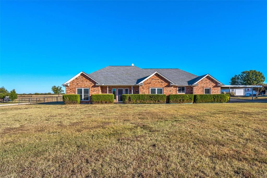 Property Photo:  8143 Country View Lane  TX 76266 