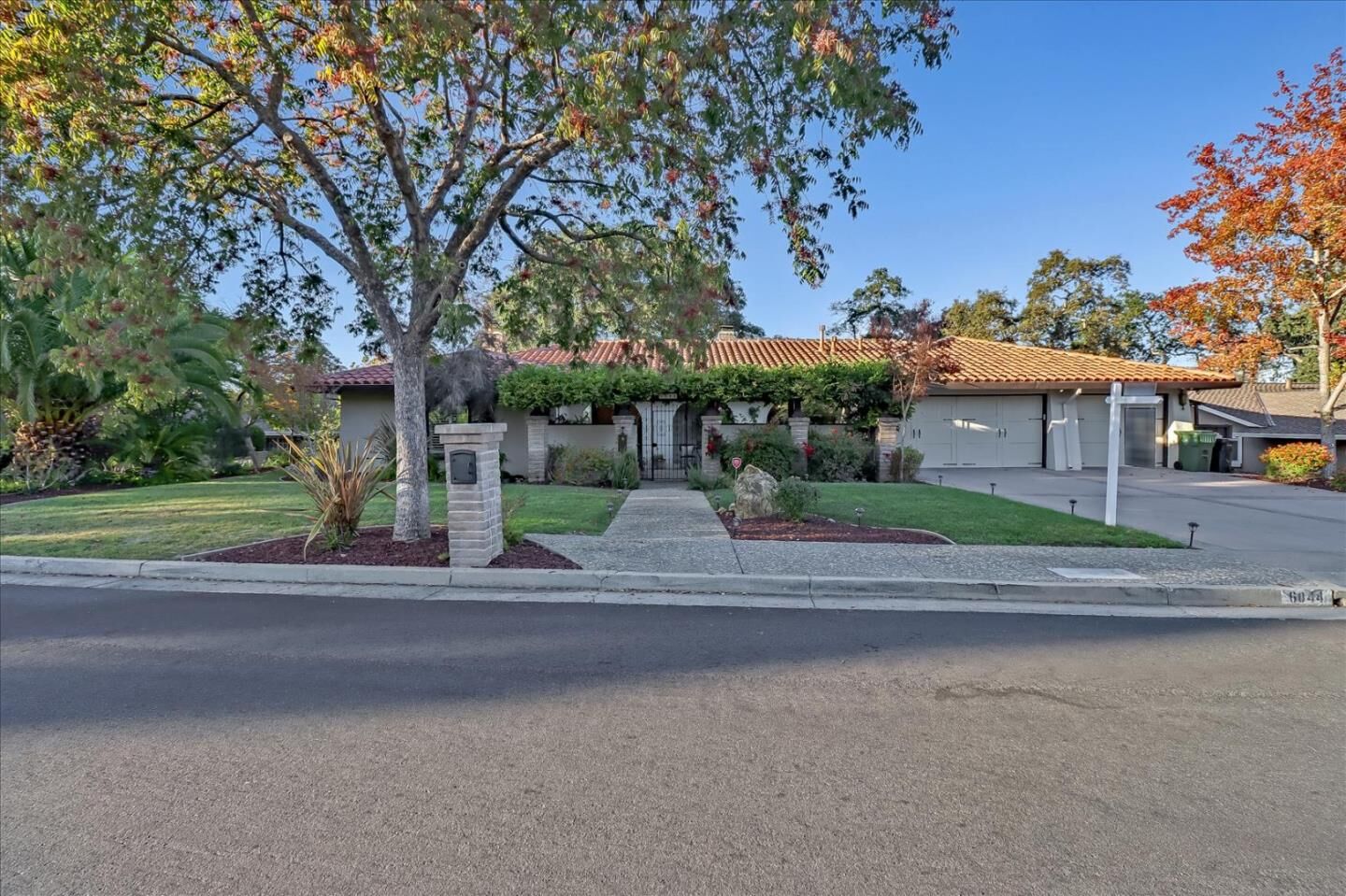 Property Photo: 6844 Leyland Park Drive CA 95120