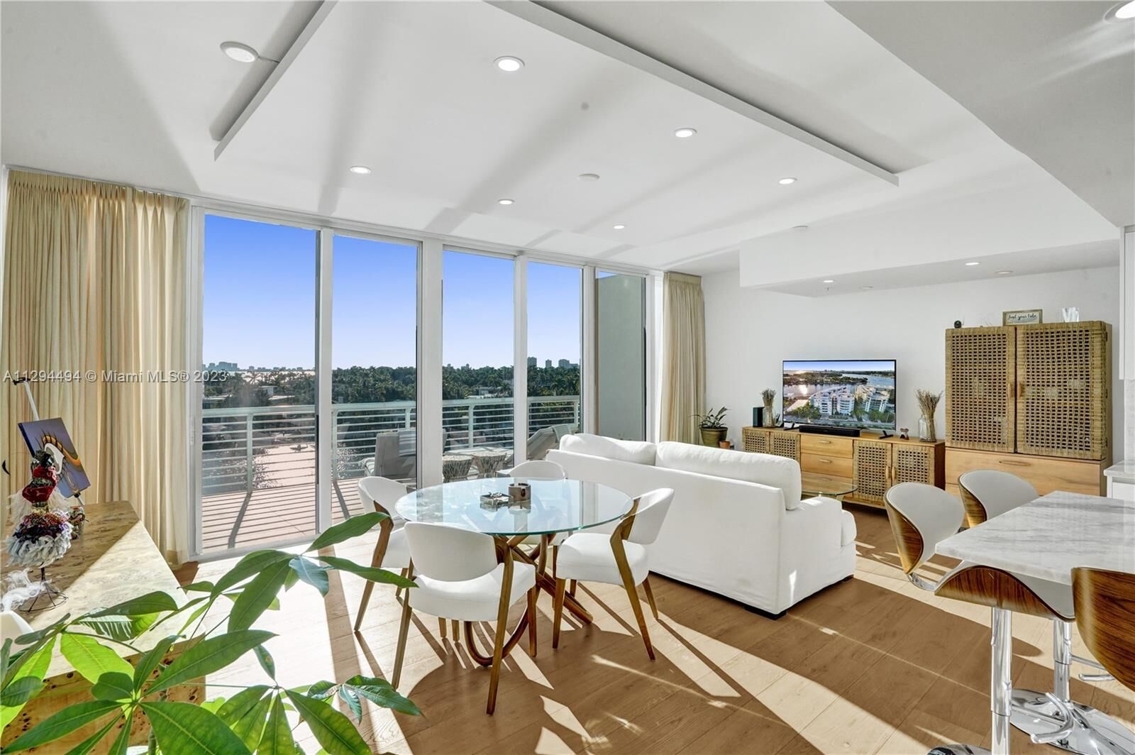 Property Photo:  6580 Indian Creek Dr 605  FL 33141 