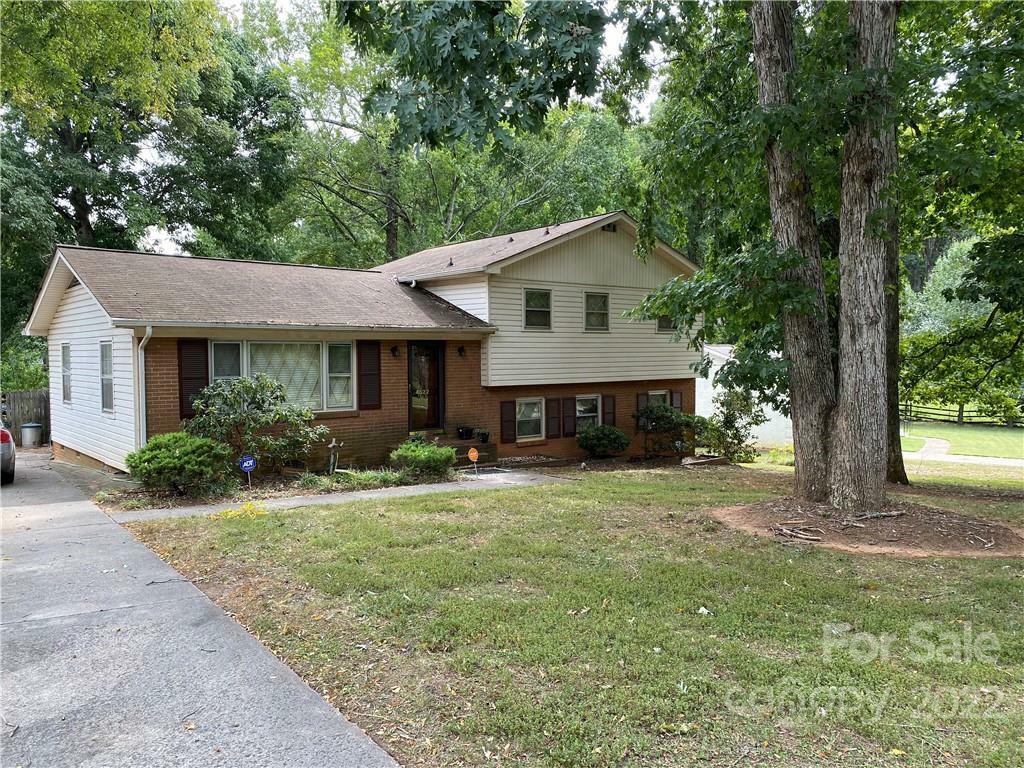 Property Photo: 4622 Easthaven Drive NC 28212