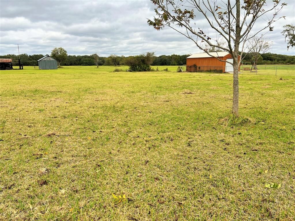 Property Photo: 210 Silverleaf Road TX 77480