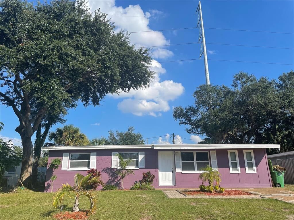 Property Photo:  11617 Easy Street  FL 33773 