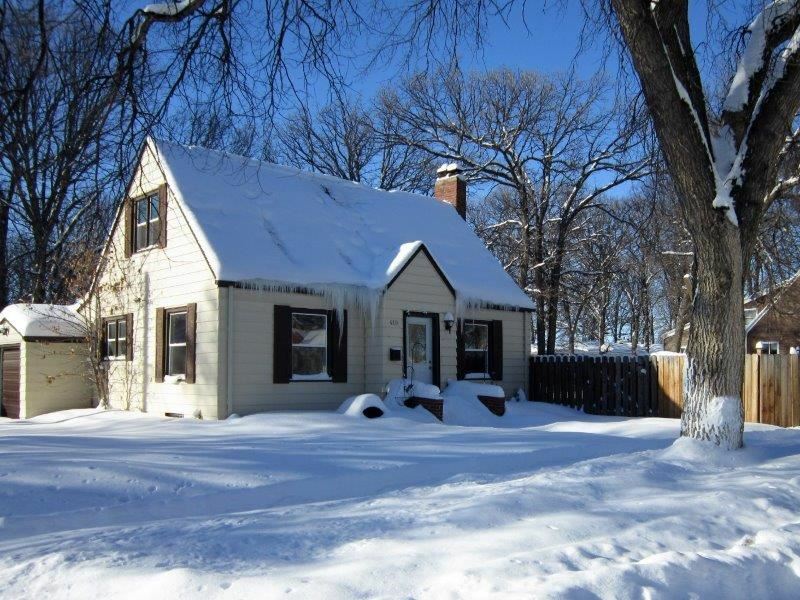 Property Photo: 419 8th St NW ND 58703