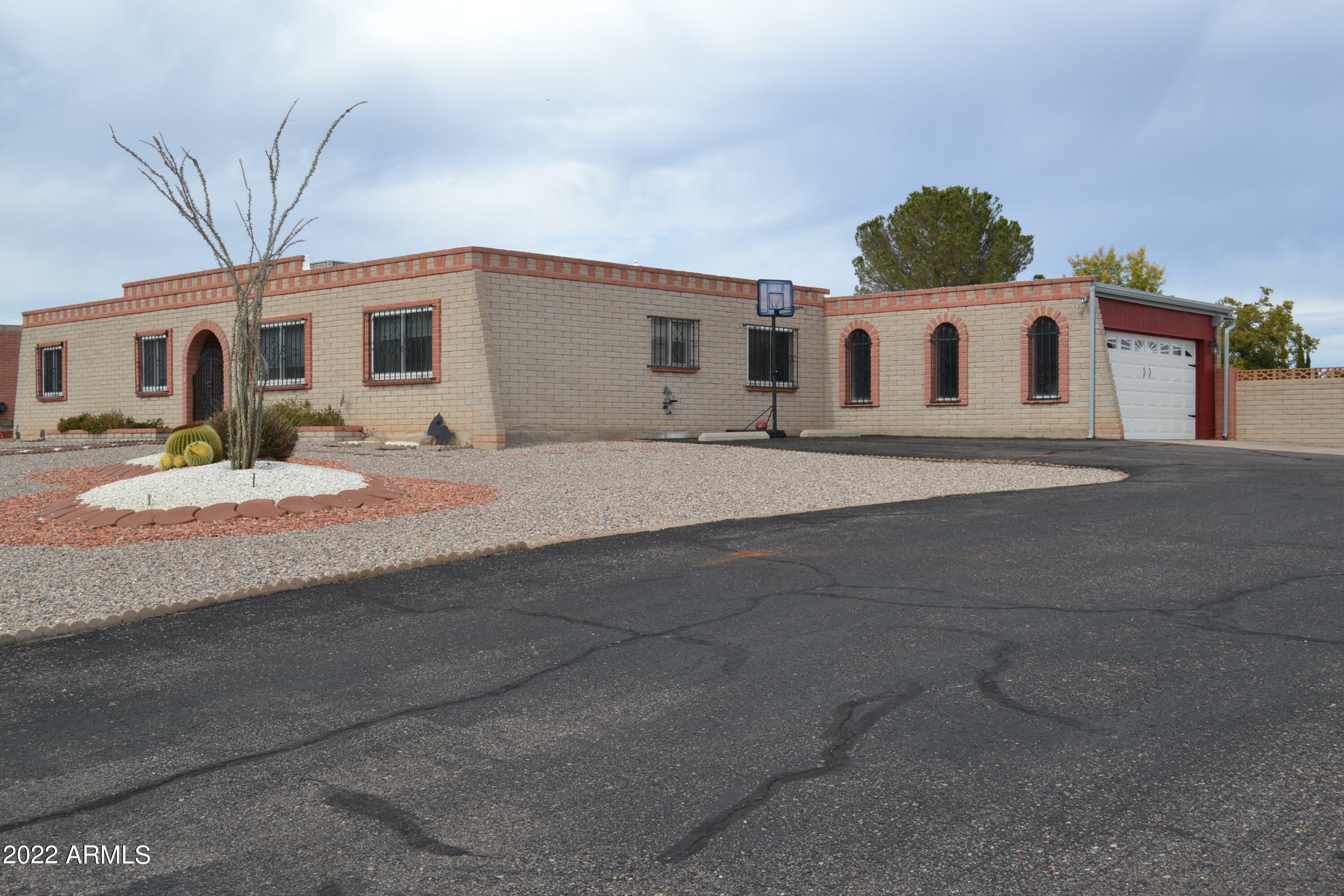 Property Photo:  517 Canterbury Drive  AZ 85635 