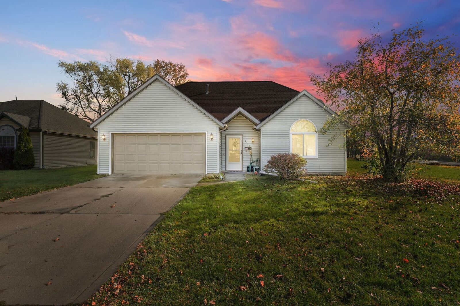 Property Photo: 2429 Edsall Avenue IN 46803