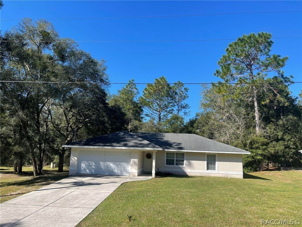 Property Photo:  810 N Charles Avenue  FL 34453 