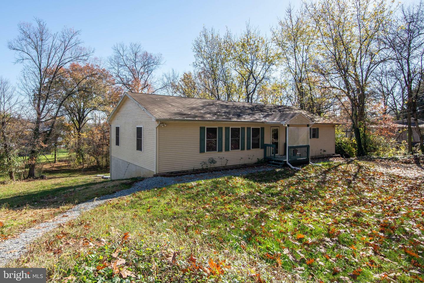 Property Photo:  870 N Front Ext Street  PA 17368 