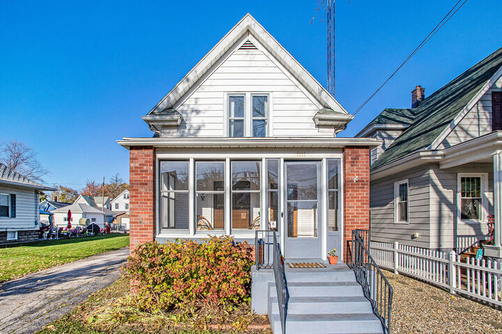 1111 Pearl Street  St. Joseph MI 49085 photo