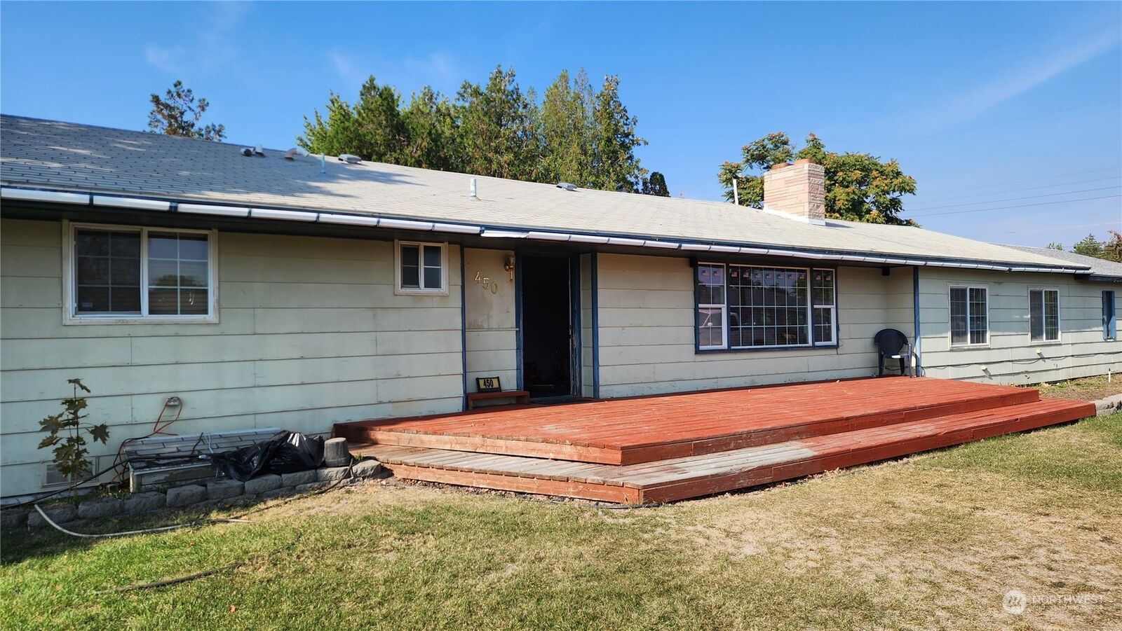 Property Photo:  450 S 10th Avenue  WA 99344 