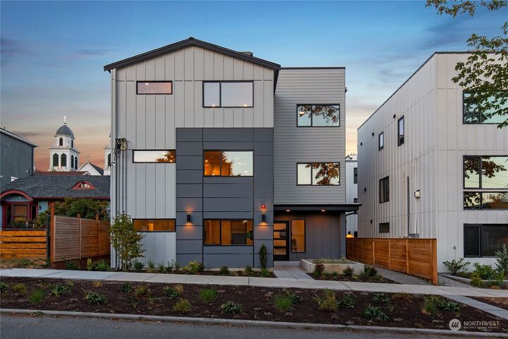 814 C 17th Avenue  Seattle WA 98122 photo