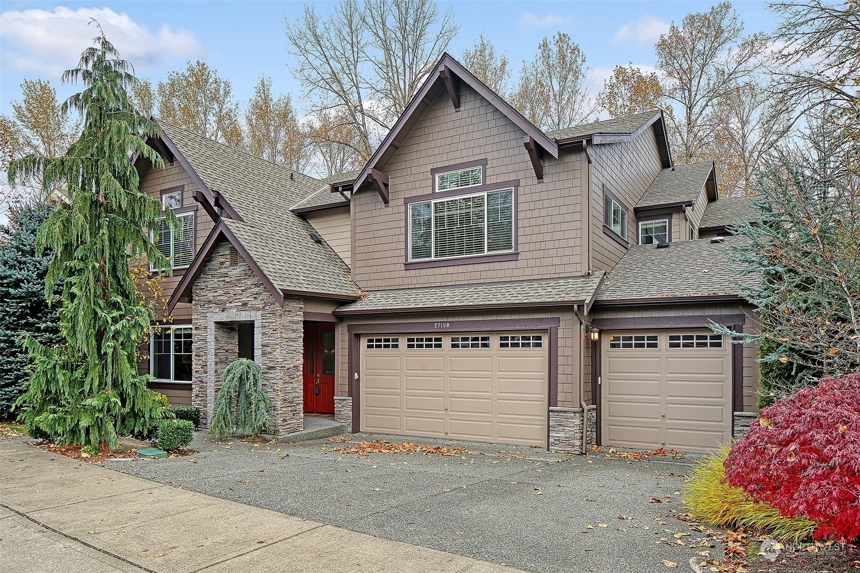 Property Photo:  27150 SE 13th Street  WA 98075 