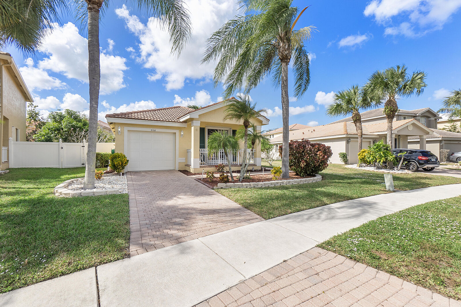 Property Photo: 5158 Aurora Lake Circle FL 33463