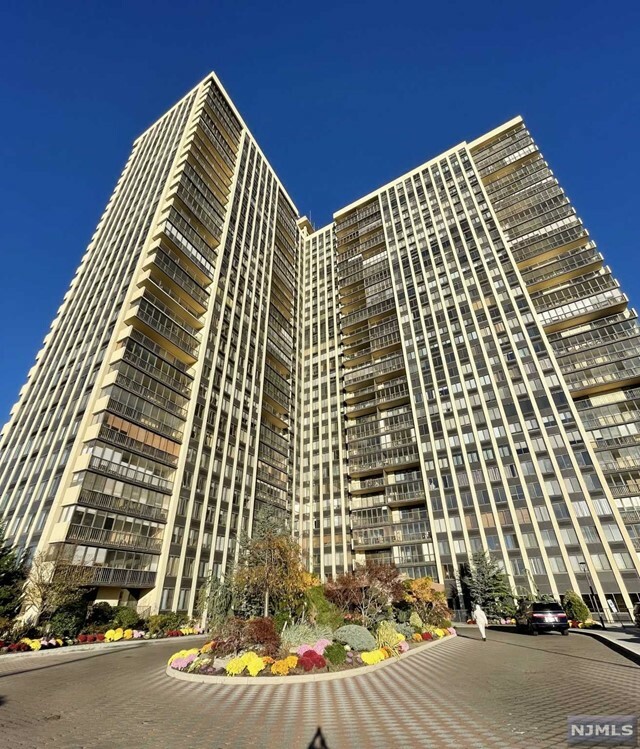 Property Photo: 300 Winston Drive 910 NJ 07010