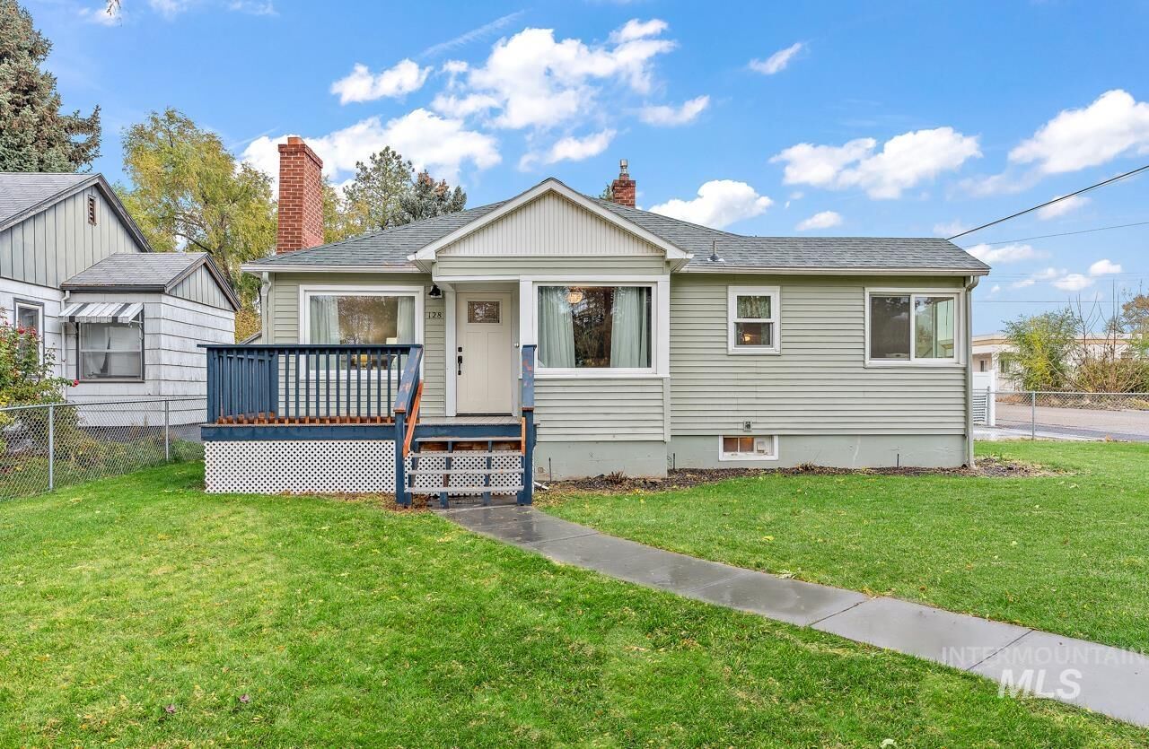 Property Photo:  128 Olive St.  ID 83686 